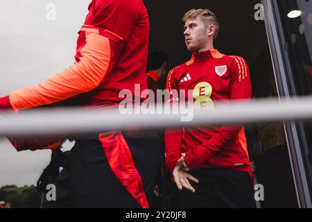 PONTYCLE, ROYAUME-UNI. 08 septembre 2024. Ollie Cooper du pays de Galles lors d'une séance d'entraînement masculin senior du pays de Galles au Vale Resort avant le match de l'UEFA Nations League 2025 entre le Monténégro et le pays de Galles au City Stadium NikšićNikšić le 9 septembre 2024 (PIC by John Smith/FAW) crédit : Football Association of Wales/Alamy Live News Banque D'Images