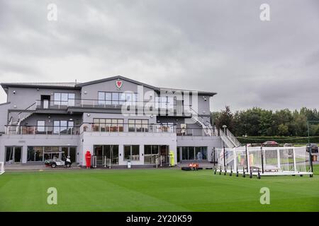 PONTYCLE, ROYAUME-UNI. 08 septembre 2024. Centre d'entraînement du pays de Galles lors d'une session d'entraînement masculin senior du pays de Galles au Vale Resort avant le match de l'UEFA Nations League 2025 entre le Monténégro et le pays de Galles au City Stadium NikšićNikšić le 9 septembre 2024 (PIC by John Smith/FAW) crédit : Football Association of Wales/Alamy Live News Banque D'Images