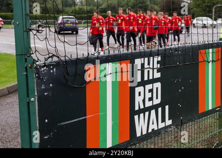 PONTYCLE, ROYAUME-UNI. 08 septembre 2024. Les équipes arrivent pour une séance d'entraînement masculin senior du pays de Galles au Vale Resort avant le match de l'UEFA Nations League 2025 entre le Monténégro et le pays de Galles au City Stadium NikšićNikšić le 9 septembre 2024 (PIC by John Smith/FAW) crédit : Football Association of Wales/Alamy Live News Banque D'Images