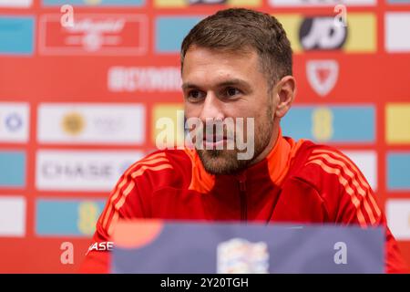 PODGORICA, Monténégro. 08 septembre 2024. Le capitaine du pays de Galles Aaron Ramsey lors d'une conférence de presse à Podgorica, Monténégro, en prévision du match de l'UEFA Nations League 2025 entre le Monténégro et le pays de Galles au City Stadium Nikšić le 9 septembre 2024 (PIC by John Smith/FAW) crédit : Football Association of Wales/Alamy Live News Banque D'Images