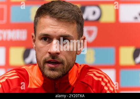 PODGORICA, Monténégro. 08 septembre 2024. Le capitaine du pays de Galles Aaron Ramsey lors d'une conférence de presse à Podgorica, Monténégro, en prévision du match de l'UEFA Nations League 2025 entre le Monténégro et le pays de Galles au City Stadium Nikšić le 9 septembre 2024 (PIC by John Smith/FAW) crédit : Football Association of Wales/Alamy Live News Banque D'Images