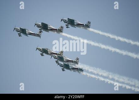 Malaga, Espagne. 08 septembre 2024. Les membres de l'équipe Raven se produisent lors du salon international Torre del Mar Airshow 2024 à la plage. Les membres de différentes équipes d'exposition acrobatique effectuent des expositions et des acrobaties pendant le spectacle aérien, qui attire chaque année des milliers de personnes dans la ville de Torre del Mar. Crédit : SOPA images Limited/Alamy Live News Banque D'Images