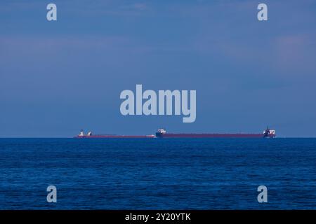 Deux navires se croisant sur le lac supérieur. Banque D'Images