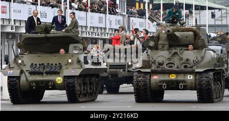 Goodwood, West Sussex, Royaume-Uni. 8 septembre 2024 Réunion Goodwood Revival. Motor Racing circuit Sussex UK Credit : Leo Mason Alamy News & Sport le défilé du 80e anniversaire du jour J Credit : Leo Mason sports/Alamy Live News Banque D'Images