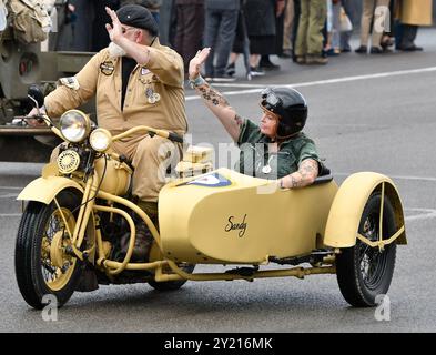 Goodwood, West Sussex, Royaume-Uni. 8 septembre 2024 Réunion Goodwood Revival. Motor Racing circuit Sussex UK Credit : Leo Mason Alamy News & Sport le défilé du 80e anniversaire du jour J Credit : Leo Mason sports/Alamy Live News Banque D'Images