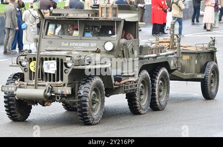 Goodwood, West Sussex, Royaume-Uni. 8 septembre 2024 Réunion Goodwood Revival. Motor Racing circuit Sussex UK Credit : Leo Mason Alamy News & Sport le défilé du 80e anniversaire du jour J Credit : Leo Mason sports/Alamy Live News Banque D'Images