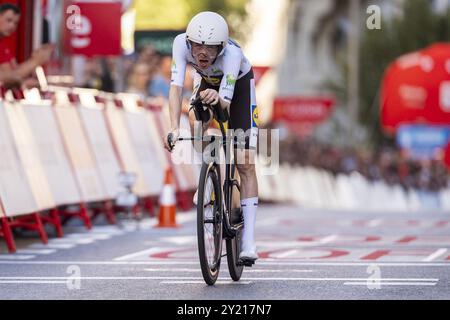 Mattias Skjelmose Jensen du Danemark et Team Lidl Trek sprints lors du contre-la-montre individuel du 79e Tour d'Espagne 2024 - étape 21 le 8 septembre 2024 à Madrid, Espagne. Banque D'Images