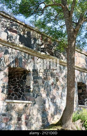 Suomenlinna / Sveaborg forteresse maritime site classé au patrimoine mondial de l'UNESCO sur l'île dans le port d'Helsinki, Finlande, août 2024. 100 photos Banque D'Images