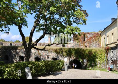 Suomenlinna / Sveaborg forteresse maritime site classé au patrimoine mondial de l'UNESCO sur l'île dans le port d'Helsinki, Finlande, août 2024. 100 photos Banque D'Images