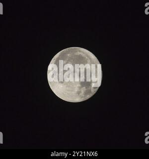 Square de récolte pleine de Supermoon, Décembre 4th, 2017 Banque D'Images