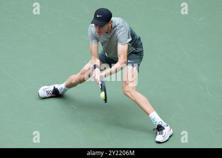 Rinçage, Queens, NY, États-Unis. 8 septembre 2024. Jannik Sinner (ITA) a battu Taylor Fritz (États-Unis) 6-3, 6-4, 7-5, à l'US Open qui s'est déroulé au Billie Jean King National Tennis Center à Flushing, Queens, NY. © Grace Schultz/CSM/Alamy Live News Banque D'Images