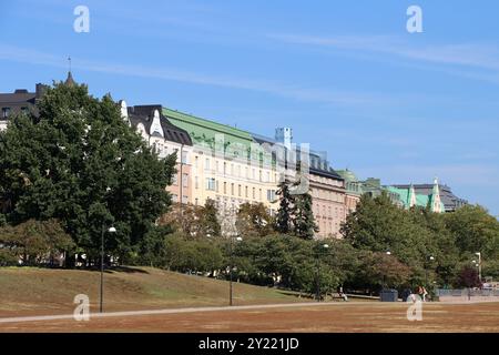 Vieux bâtiments sur la rue Merikatu près du parc Meripuisto dans la partie la plus méridionale d'Helsinki, Finlande, août 2024 Banque D'Images