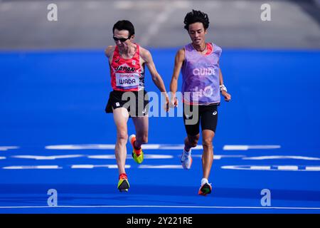 Paris, France. 8 septembre 2024. Shinya Wada (JPN) Athlétisme : Marathon masculin T12 aux Invalides pendant les Jeux paralympiques de Paris 2024 à Paris, France . Crédit : SportsPressJP/AFLO/Alamy Live News Banque D'Images