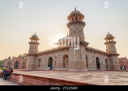 Vue imprenable sur la tombe d'Itimad-ud-Daulah (Baby Taj) Banque D'Images