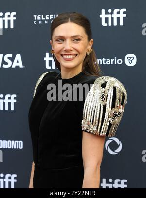 Toronto, Canada. 08 septembre 2024. Elizabeth Olsen assiste à la première de « The Assessment » lors du Festival international du film de Toronto 2024 au Princess of Wales Theatre le 8 septembre 2024 à Toronto, en Ontario. Photo : PICJER/imageSPACE crédit : Imagespace/Alamy Live News Banque D'Images