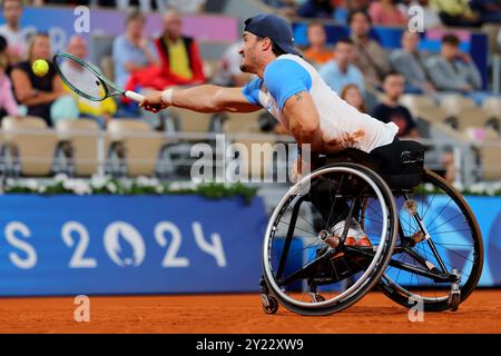 Paris, France. 7 septembre 2024. Gustavo Fernandez (ARG) Tennis en fauteuil roulant : match des célibataires masculins à la 3e place lors des Jeux paralympiques de Paris 2024 au stade Roland-Garros à Paris, France . Crédit : Naoki Nishimura/AFLO SPORT/Alamy Live News Banque D'Images