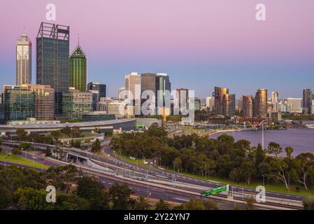 Scène nocturne de Perth, capitale de l'Australie occidentale, WA, en Australie Banque D'Images