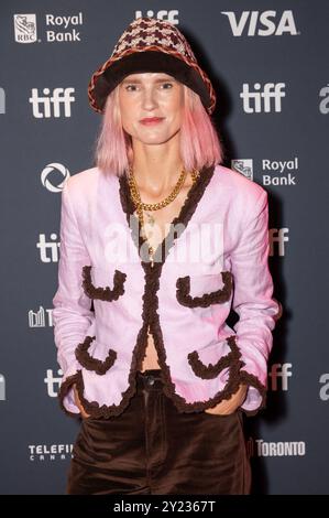 Toronto, Canada. 06 septembre 2024. Amanda Collin assiste à la première de « The Quiet Ones » lors du Festival international du film de Toronto 2024 au Scotiabank Theatre. « The Quiet Ones » suit l'histoire troublante d'une famille aux prises avec une présence malveillante dans leur maison, les forçant à affronter de sombres secrets et des forces surnaturelles qui menacent leur vie. (Photo de Shawn Goldberg/SOPA images/SIPA USA) crédit : SIPA USA/Alamy Live News Banque D'Images