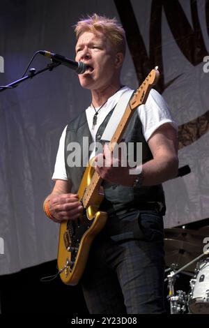 Tommie Paxton de Big Country en concert au festival Weyfest, Tilford, Surrey, Royaume-Uni. 17 août 2024 Banque D'Images