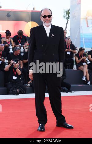 VENISE, ITALIE - 03 SEPTEMBRE : le réalisateur Luca Guadagnino assiste au tapis rouge Queer lors du 81e Festival international du film de Venise le 03 septembre 2024 à Venise, Italie. (Photo de Mark Cape/Insidefoto) Banque D'Images