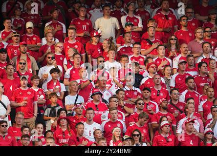 Parken, Copenhague, Danemark. 08 septembre 2024. Fans danois lors d'un match de l'UEFA Nations League, Danemark vs Serbie, à Parken, Copenhague, Danemark. Ulrik Pedersen/CSM/Alamy Live News Banque D'Images