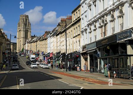 Park Street et Will's Memorial Tower de l'Université de Bristol, Bristol, Angleterre. Banque D'Images