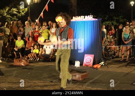 8 septembre 2024, Arzano, Campanie/Napoli, Italie : Festival international des artistes de rue 8ème édition à Arzano, province de Naples, Italie du Sud. (Crédit image : © Salvatore Esposito/Pacific Press via ZUMA Press Wire) USAGE ÉDITORIAL SEULEMENT! Non destiné à UN USAGE commercial ! Banque D'Images