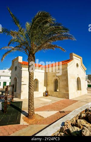 Village et port de Fornells, baie de Fornells, Minorque, réserve du Biospher, Îles Baléares, Espagne. Banque D'Images