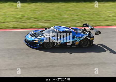 Pilote Ferrari 296 Trofeo Pirelli 2023 Kamstrup - lors du Finali Mondiali Ferrari Challenge 2023 sur Imola World circuit Banque D'Images