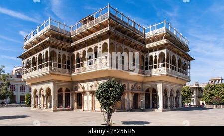 Une magnifique résidence royale à Jaipur, Rajasthan, City Palace est un mélange de Rajput, Mughal, et les styles architecturaux européens. Banque D'Images