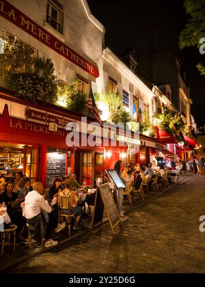 La mère Catherine, fondée en 1793, l'un des plus anciens restaurants de Paris, Bistro, place du Tertre, Montmartre, Paris, France, Europe, UE. Banque D'Images