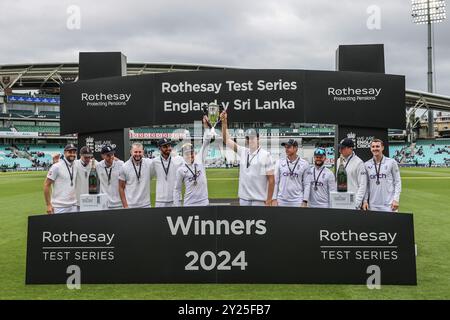 Londres, Royaume-Uni. 09th Sep, 2024. L'Angleterre est gagnante de la série de tests de Rothesay lors du troisième jour de match de test de Rothesay Angleterre v Sri Lanka au Kia Oval, Londres, Royaume-Uni, le 9 septembre 2024 (photo par Mark Cosgrove/News images) à Londres, Royaume-Uni le 9/9/2024. (Photo de Mark Cosgrove/News images/SIPA USA) crédit : SIPA USA/Alamy Live News Banque D'Images