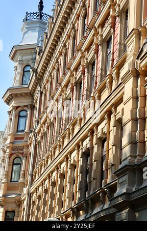 Le bâtiment à l'angle de la rue Kluuvikatu et de la rue Pohjoisesplanadi dans le centre d'Helsinki, Finlande Banque D'Images