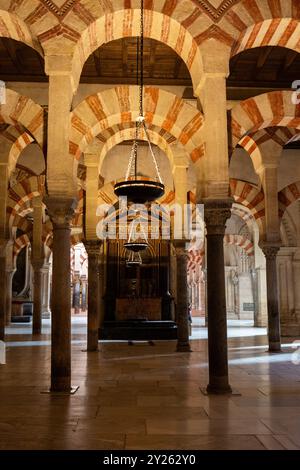 L'intérieur de la belle Mezquita Mosk - Cathédrale de Cordoue, Espagne Banque D'Images