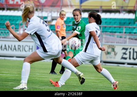 Kiev, Ukraine. 28 août 2024. Kiev, Ukraine 28 août 2024 Kateryna KUKSA (9 Obolon) complète l'attaque de son équipe du match de Ligue supérieure des femmes du Championnat ukrainien de football entre Obolon et Polissya à Obolon Arena à Kiev, Ukraine (KUBANOV PAVLO UKR/SPP) crédit : SPP Sport Press photo. /Alamy Live News Banque D'Images