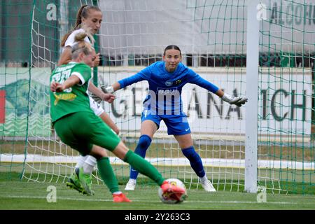 Kiev, Ukraine. 28 août 2024. Kiev, Ukraine 28 août 2024 attaque dangereuse avec la participation de HNYDYUK Julia (90 Obolon) du match Championnat ukrainien de football féminin match de Ligue supérieure entre Obolon et Polissya à Obolon Arena à Kiev, Ukraine (KUBANOV PAVLO UKR/SPP) crédit : SPP Sport Press photo. /Alamy Live News Banque D'Images