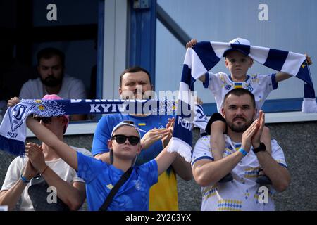 Kiev, Ukraine. 01 Sep, 2024. Kiev, Ukraine 01 septembre 2024 les fans de Dynamo dans le 1er match à domicile depuis le début du championnat 5ème tour du match de la première Ligue ukrainienne VBET entre Dynamo Kiev - LNZ Cherkasy (KUBANOV PAVLO UKR/SPP) crédit : SPP Sport photo de presse. /Alamy Live News Banque D'Images