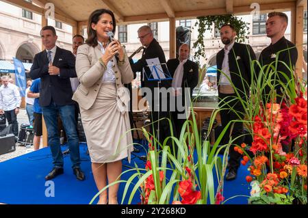 Muenchen, Bauernmarktmeile, mort 13. Bauernmarktmeile, Landwirtschaftsministerin Michaela Kaniber spricht im Schmuckhof de Landwirtschaftsministerium *** Munich, Farmers Market Mile, The 13 Farmers Market Mile, Ministre de l'Agriculture Michaela Kaniber parle devant le Schmuckhof de Ministère de l'Agriculture Banque D'Images