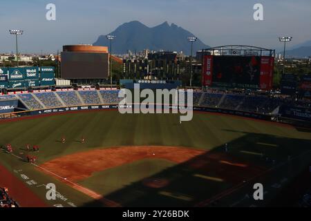 Monterrey, Mexique. 08 septembre 2024. Voir le stade au large des Sultanes de Monterrey avant la reprise du King Series match 3 2024 de la Ligue mexicaine de baseball (LMB) entre Diablos Rojos del México et Sultanes de Monterrey, à l'Estadio Mobil Super, Diablos Rojos bat Sultanes de Monterrey 2-0. Diablos Rojos mène la série 3-0. Le 8 septembre 2024 à Monterrey, Mexique. (Photo de Carlos Santiago/ crédit : Eyepix Group/Alamy Live News Banque D'Images