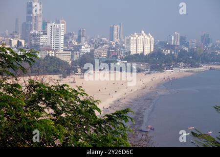 La plage de Chowpatty vue depuis Malabar Hill. Banque D'Images