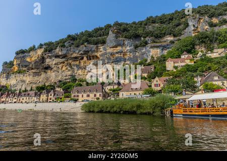 La Roc Gageac ; France : 20 août ; 2024 : village fluvial médiéval de la Roc Gageac en Dordogne Banque D'Images