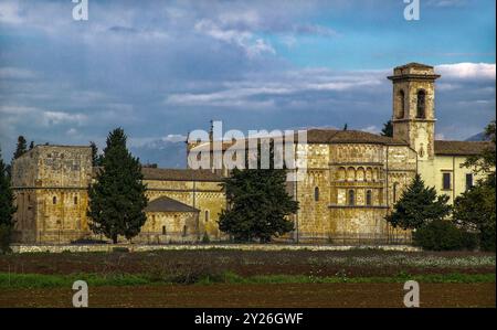 Panorama de la cathédrale de Valvense de San Pelino, Corfinio. Abruzzes, Italie, Europe Banque D'Images