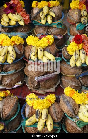 Shanta Dugra Temple offrandes à l'extérieur du temple, Goa, Inde. Banque D'Images