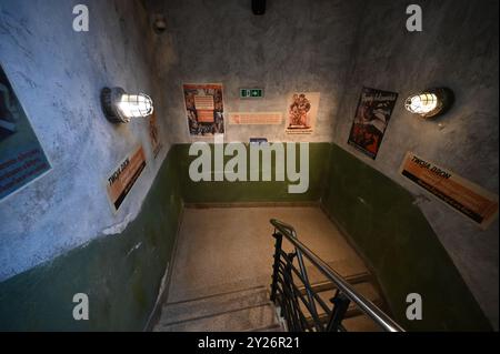 Couloir et escaliers à l'usine d'émail d'Oskar Schindler en Pologne. Banque D'Images