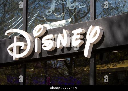 Paris, France - 12 avril 2023 : magasin Disney à Paris, France. Il s'agit d'une chaîne de magasins spécialisés créée le 28 mars 1987 et ne vend que Disney Relat Banque D'Images