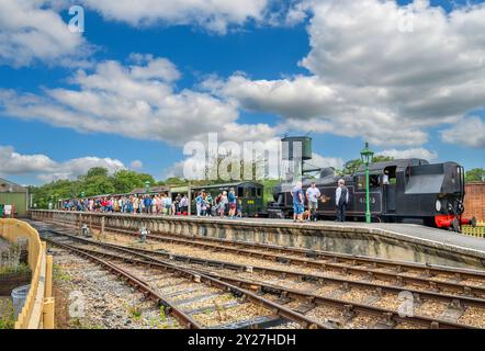 Moteur à vapeur LMS Class 2MT 2-6-2T No. 41313, chemin de fer à vapeur de l'île de Wight, Havenstreet, île de Wight, Angleterre, Royaume-Uni Banque D'Images