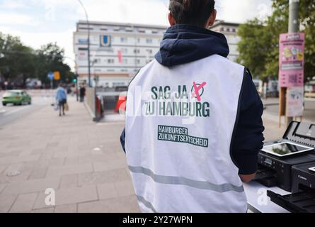 Hambourg, Allemagne. 09th Sep, 2024. Un stand de campagne pour le référendum 'Hamburger Zukunftsentscheid' peut être vu à Eimsbüttel. Crédit : Christian Charisius/dpa/Alamy Live News Banque D'Images