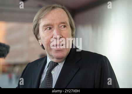 PHOTO D'ARCHIVE : Guenter NETZER aura 80 ans le 14 septembre 2024, Guenter NETZER (GÃ nter, ancien footballeur), donne des interviews, portrait de buste, tapis rouge avant la cérémonie de remise des prix pour l'ouverture du Hall of Fame du football allemand le 1er avril 2019 à Dortmund/Allemagne. Banque D'Images