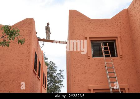 Premier anniversaire du tremblement de terre du 8 septembre 2023 au Maroc : reconstruction et restauration en quatre mois de la partie du SC primaire Imlil Banque D'Images