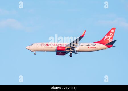 Turquie - Antalya 09.09.2024 : un avion de passagers Corendon Airlines avec livrée Antalyaspor a atterri à l'aéroport d'Antalya. Banque D'Images